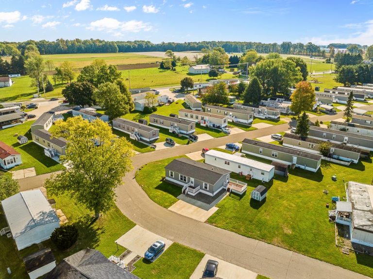 Melrose Village community image