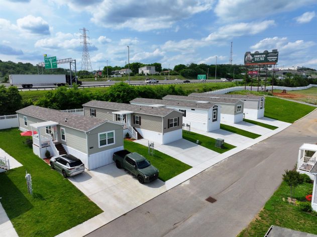 Holiday Village - Image 6