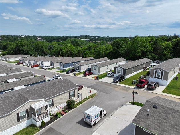 Holiday Village - Image 7