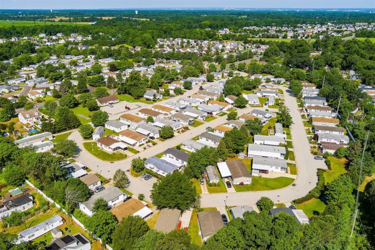 Maplewood Village community image