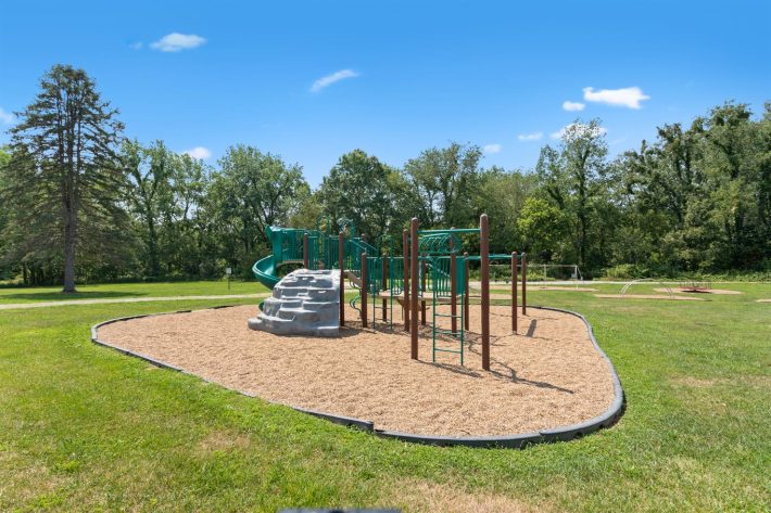 Lake Sherman Village - Image 6