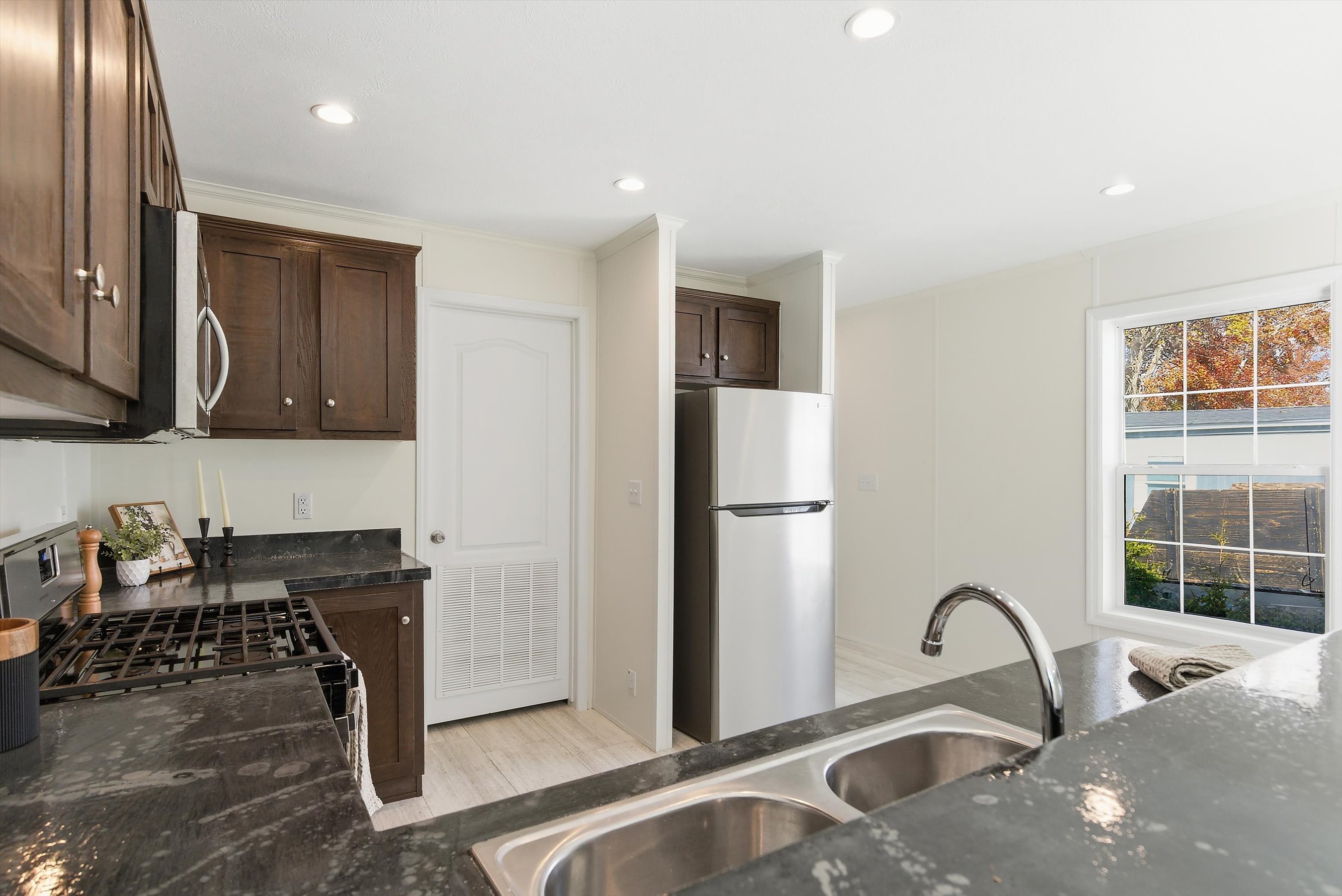 Cedarcrest Village - Image 12