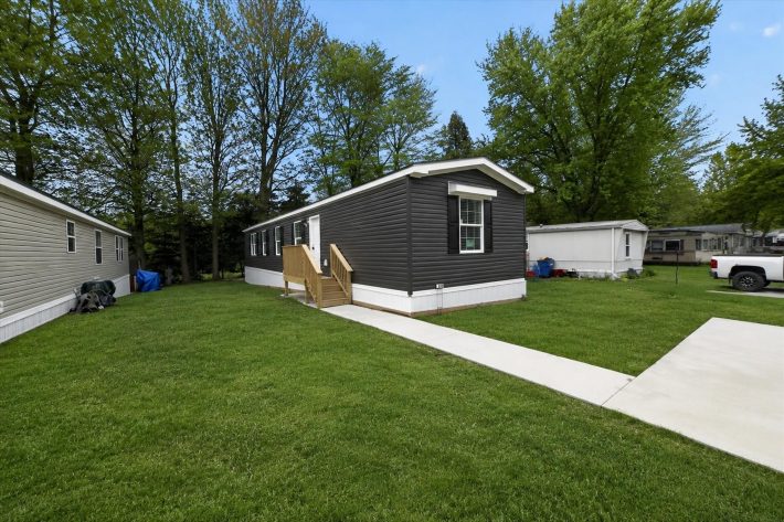 Holly Acres - Image 4