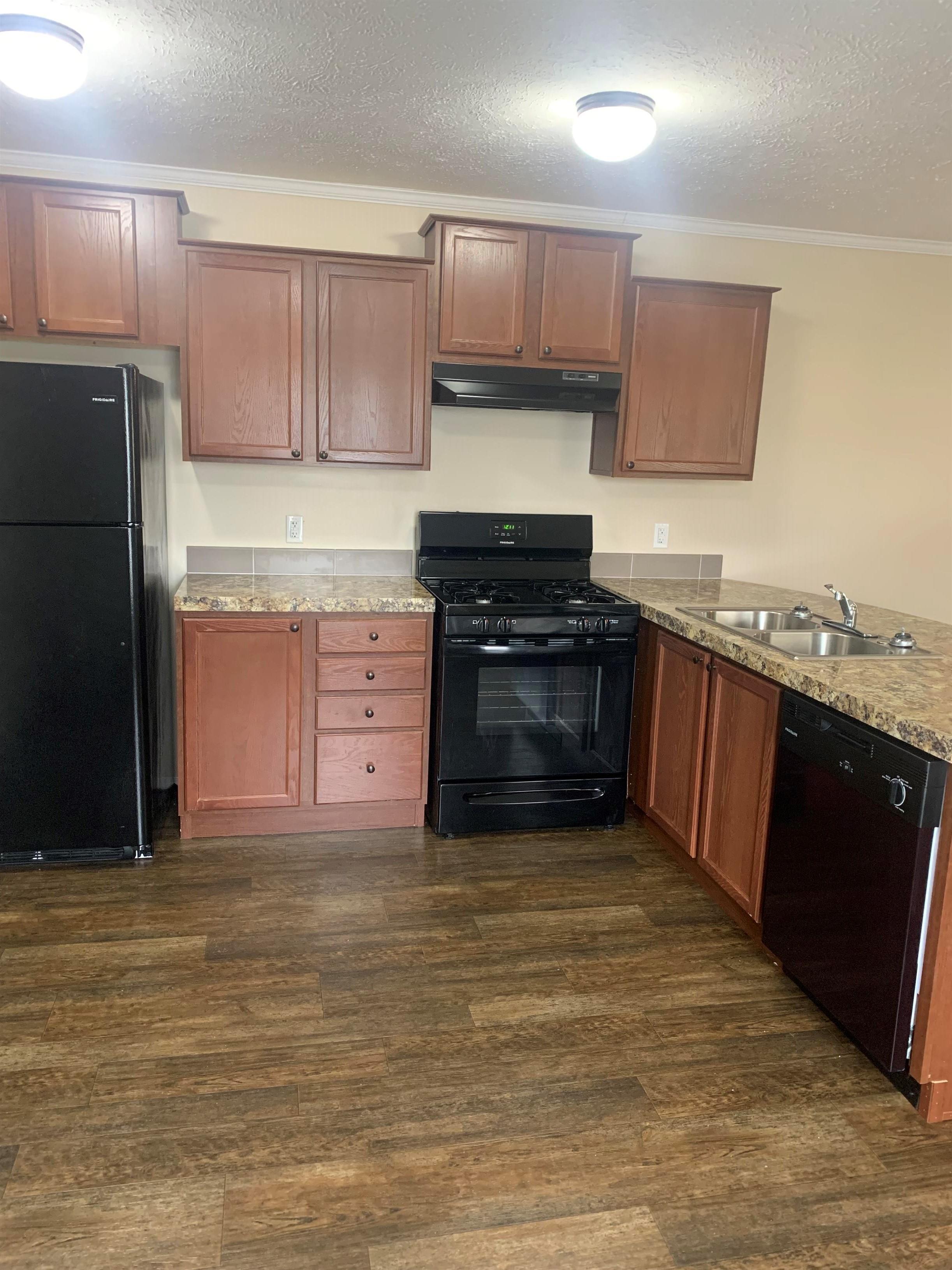 Colonial Heights - Image 7