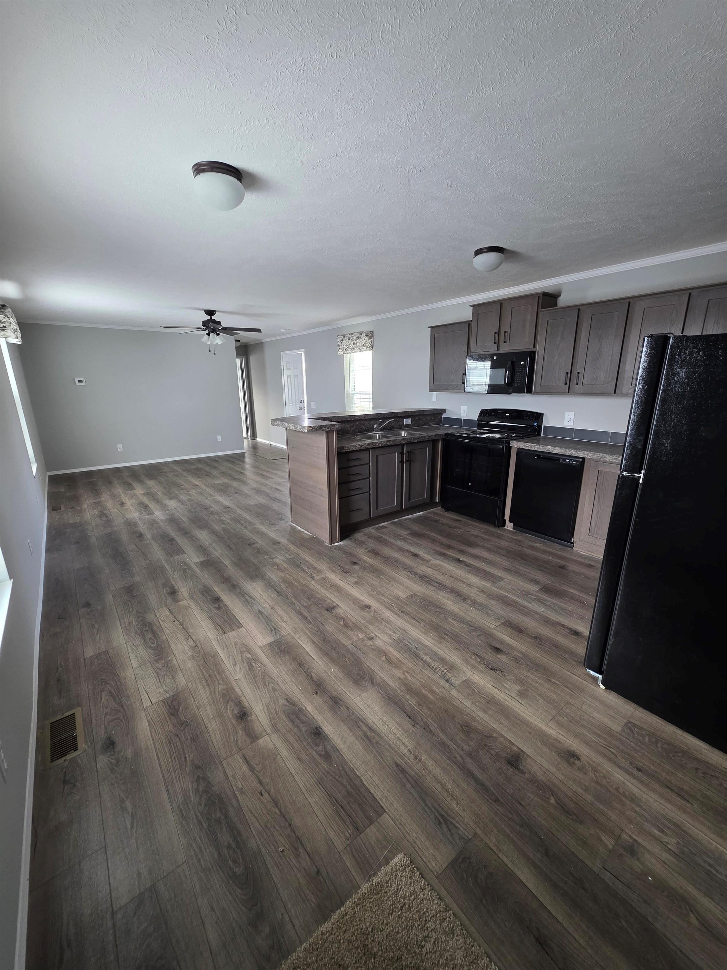 Clinton Manufactured Home Resort - Image 10