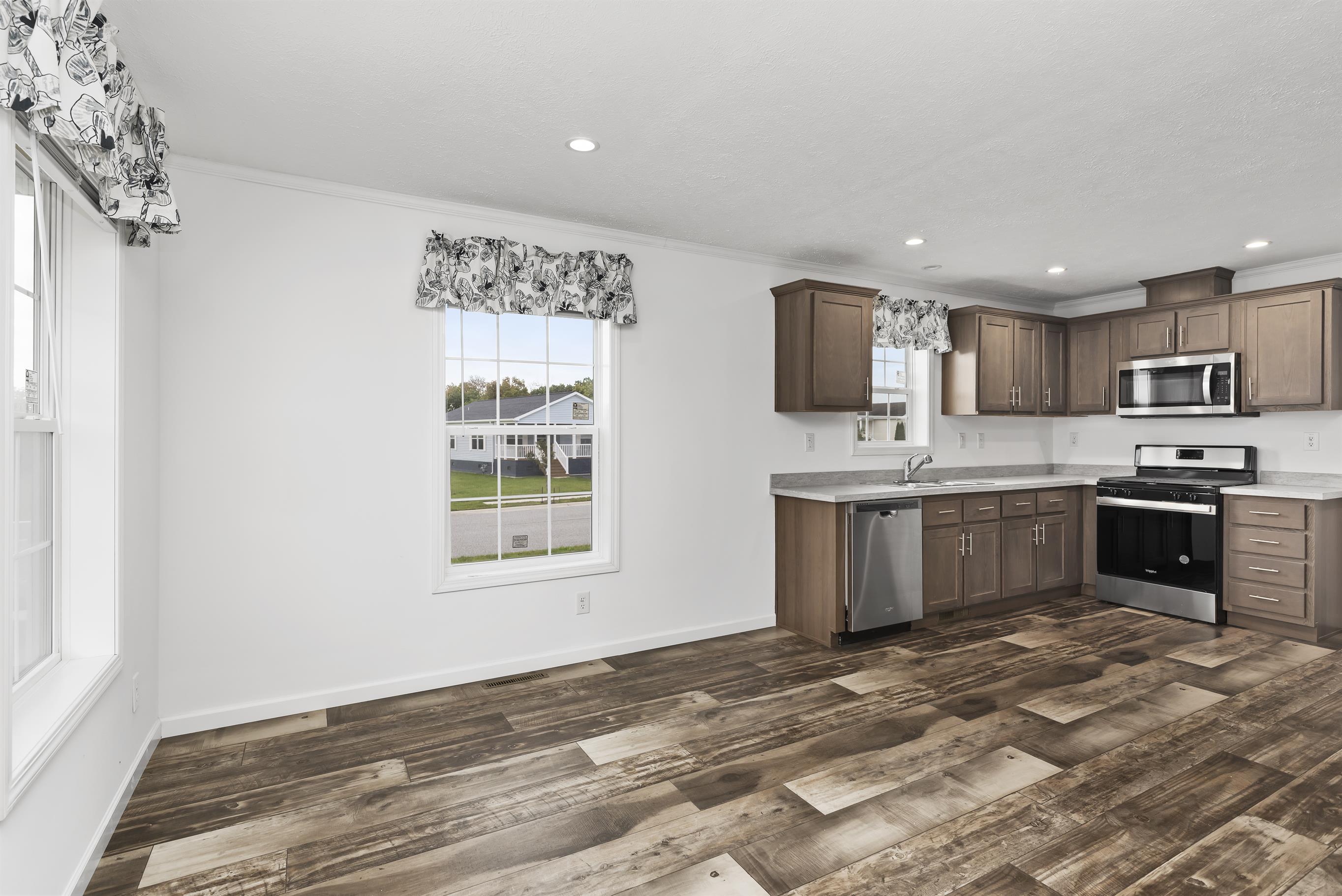 Pine Manor - Image 5