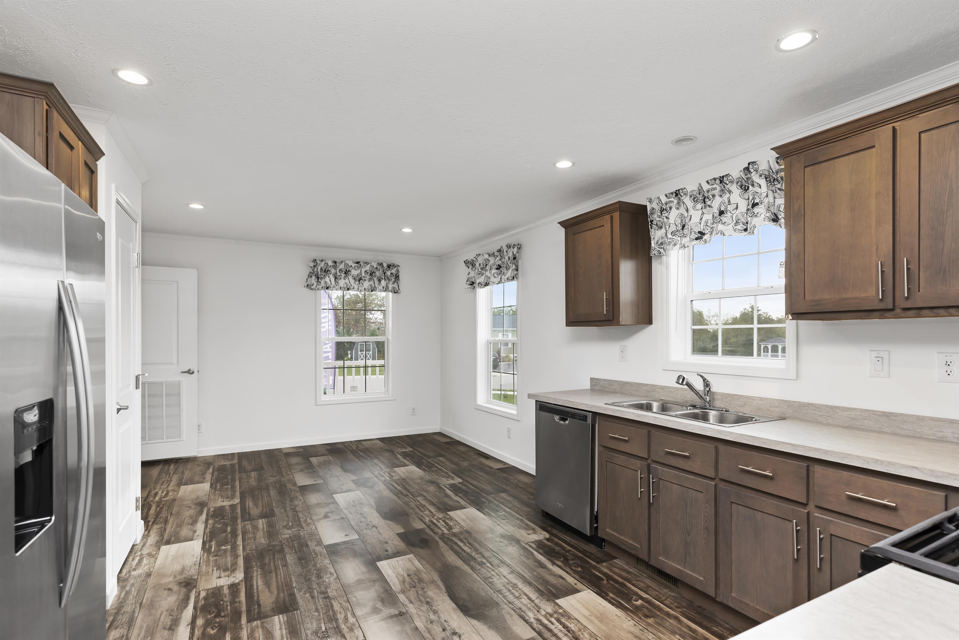 Pine Manor - Image 8