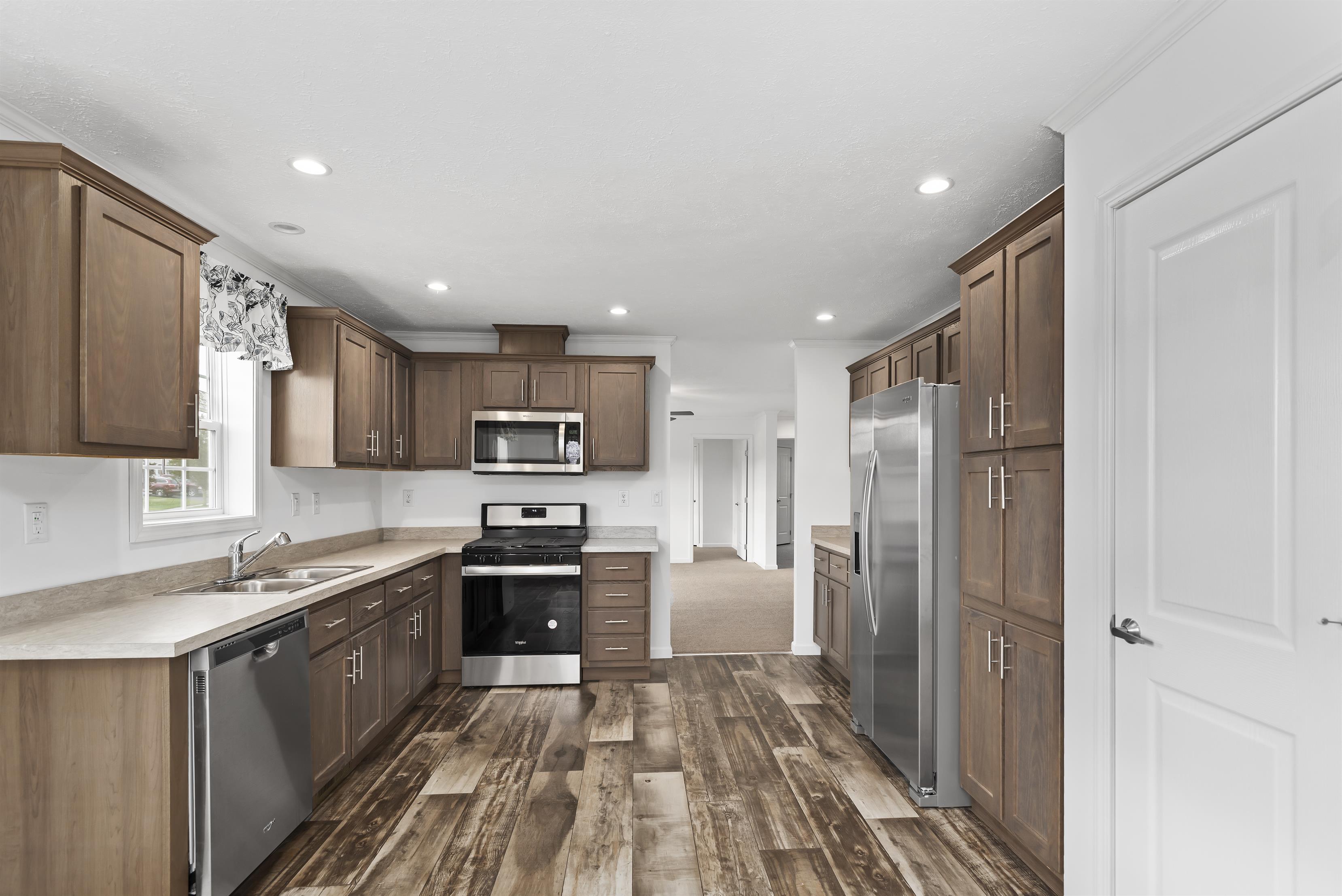 Pine Manor - Image 9