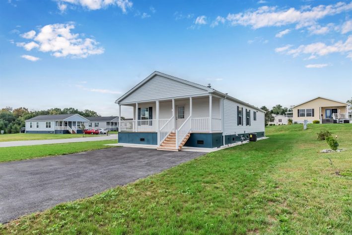 Pine Manor - Image 3