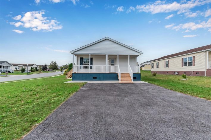 Pine Manor - Image 4