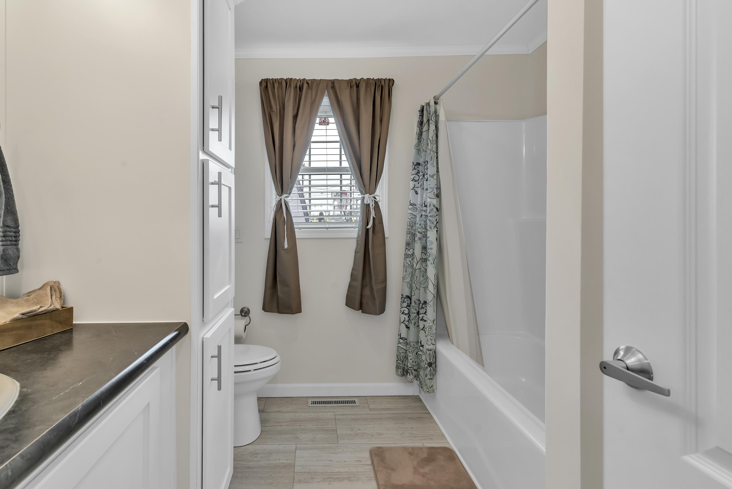 S & F SUNNY ACRES SALES CENTER - Image 20