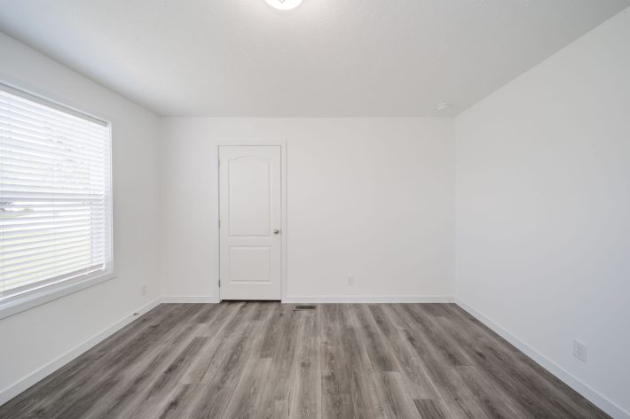 S & F REDBUD ESTATES SALES CENTER - Image 9