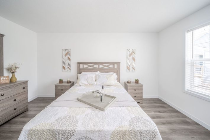 S & F REDBUD ESTATES SALES CENTER - Image 14