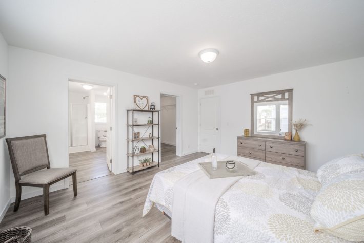 S & F REDBUD ESTATES SALES CENTER - Image 20