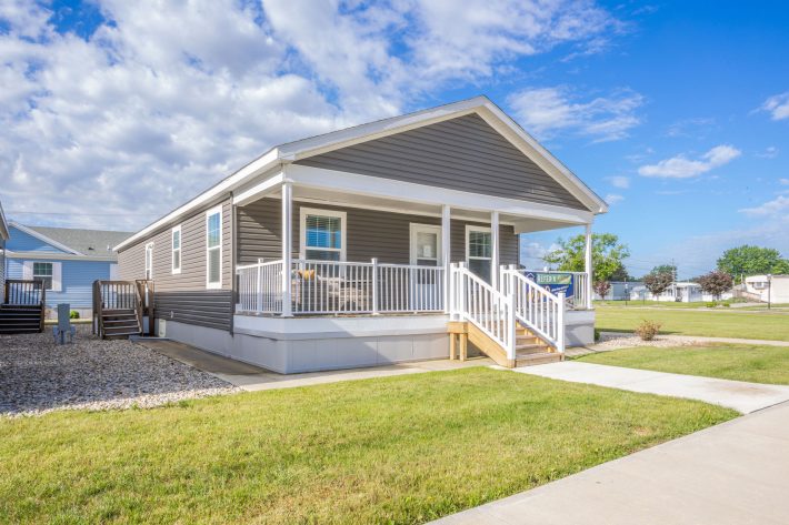 S & F REDBUD ESTATES SALES CENTER - Image 27