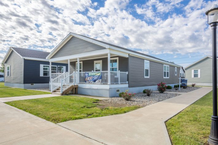 S & F REDBUD ESTATES SALES CENTER - Image 29