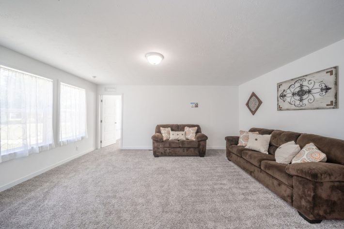 S & F REDBUD ESTATES SALES CENTER - Image 15