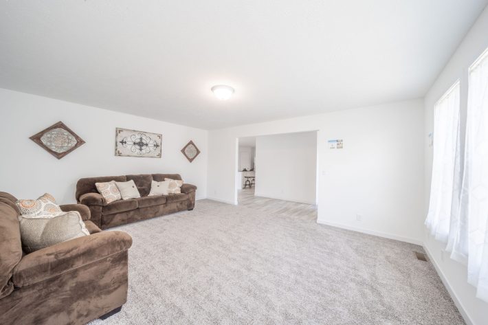 S & F REDBUD ESTATES SALES CENTER - Image 17