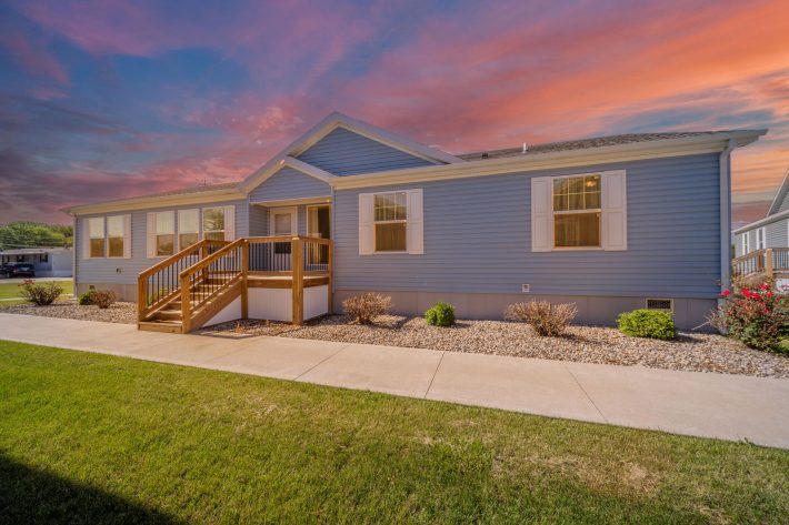 S & F REDBUD ESTATES SALES CENTER - Image 36