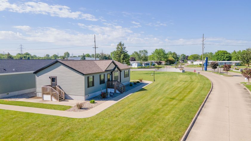 S & F REDBUD ESTATES SALES CENTER - Image 19