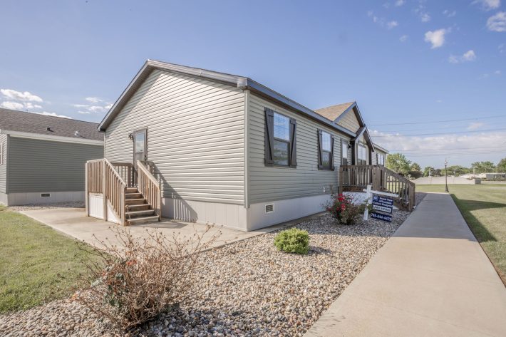 S & F REDBUD ESTATES SALES CENTER - Image 37