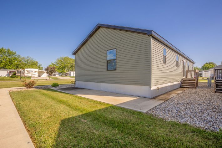 S & F REDBUD ESTATES SALES CENTER - Image 39