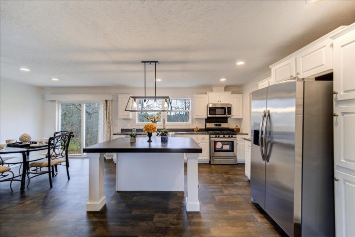 S & F KINNEBROOK SALES CENTER - Image 10