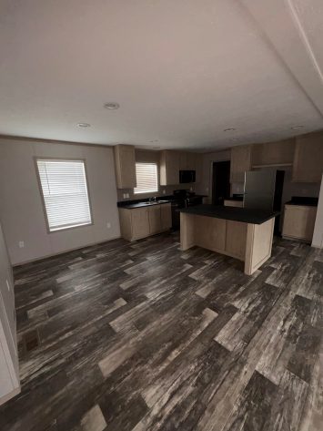 Center Manor - Image 4