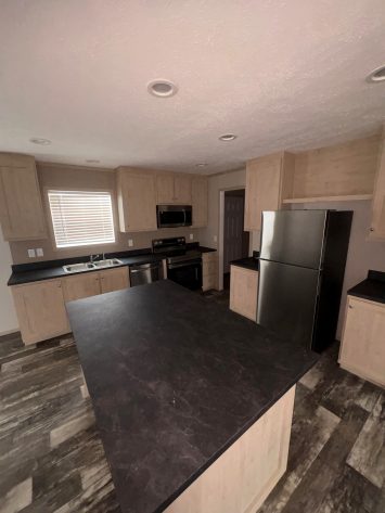 Center Manor - Image 5