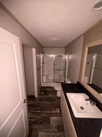 Center Manor - Image 7