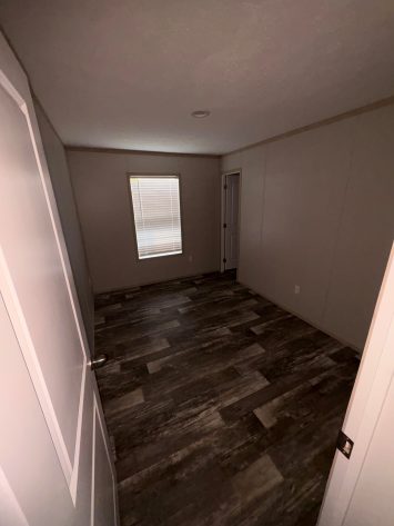 Center Manor - Image 9