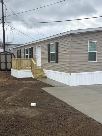 Center Manor - Image 1