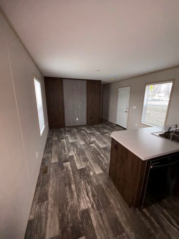 Center Manor - Image 3