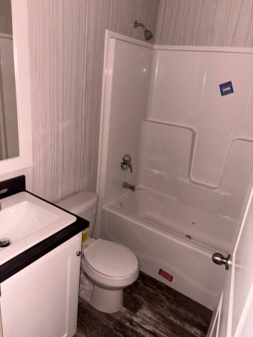 Center Manor - Image 8