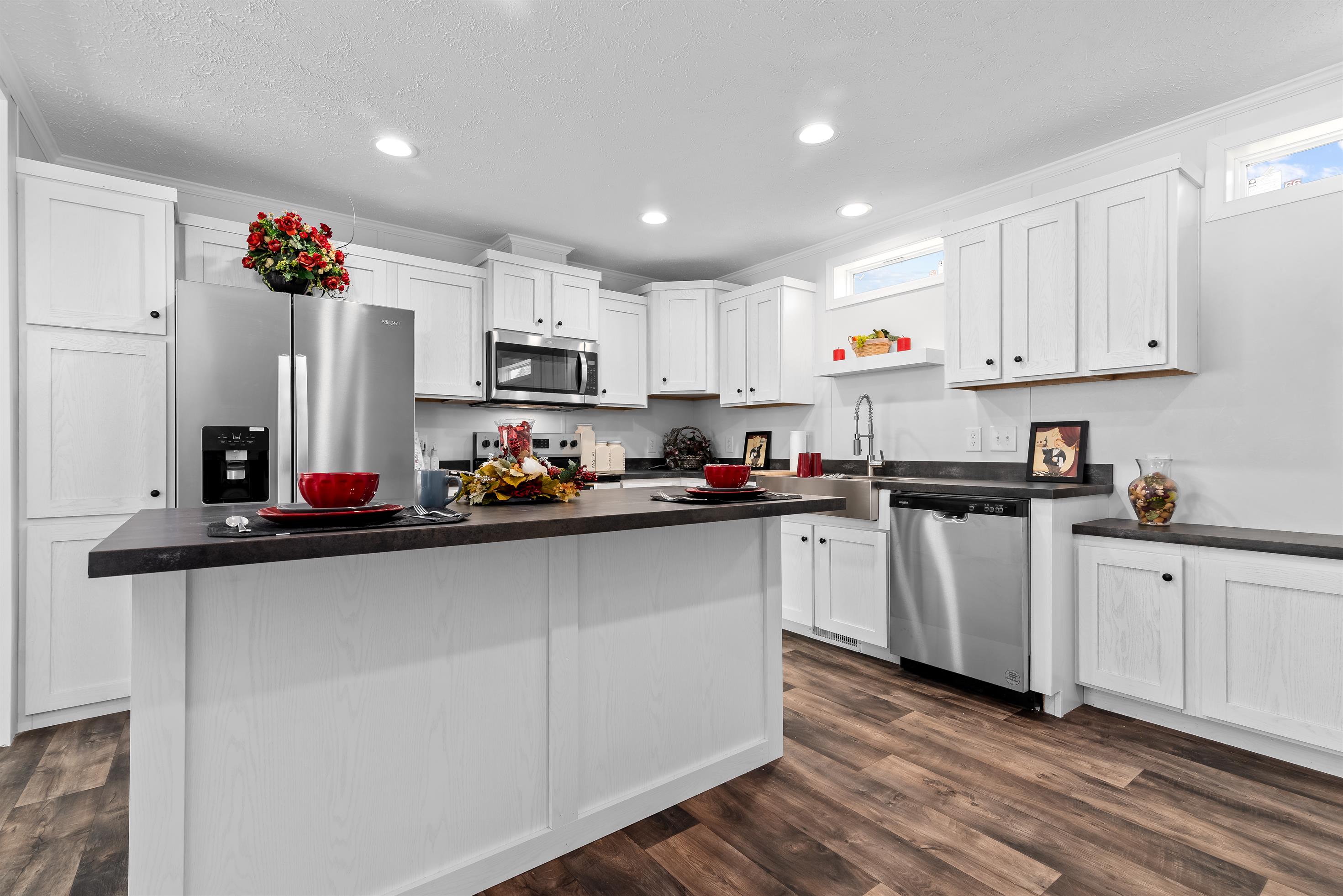 Center Manor - Image 2