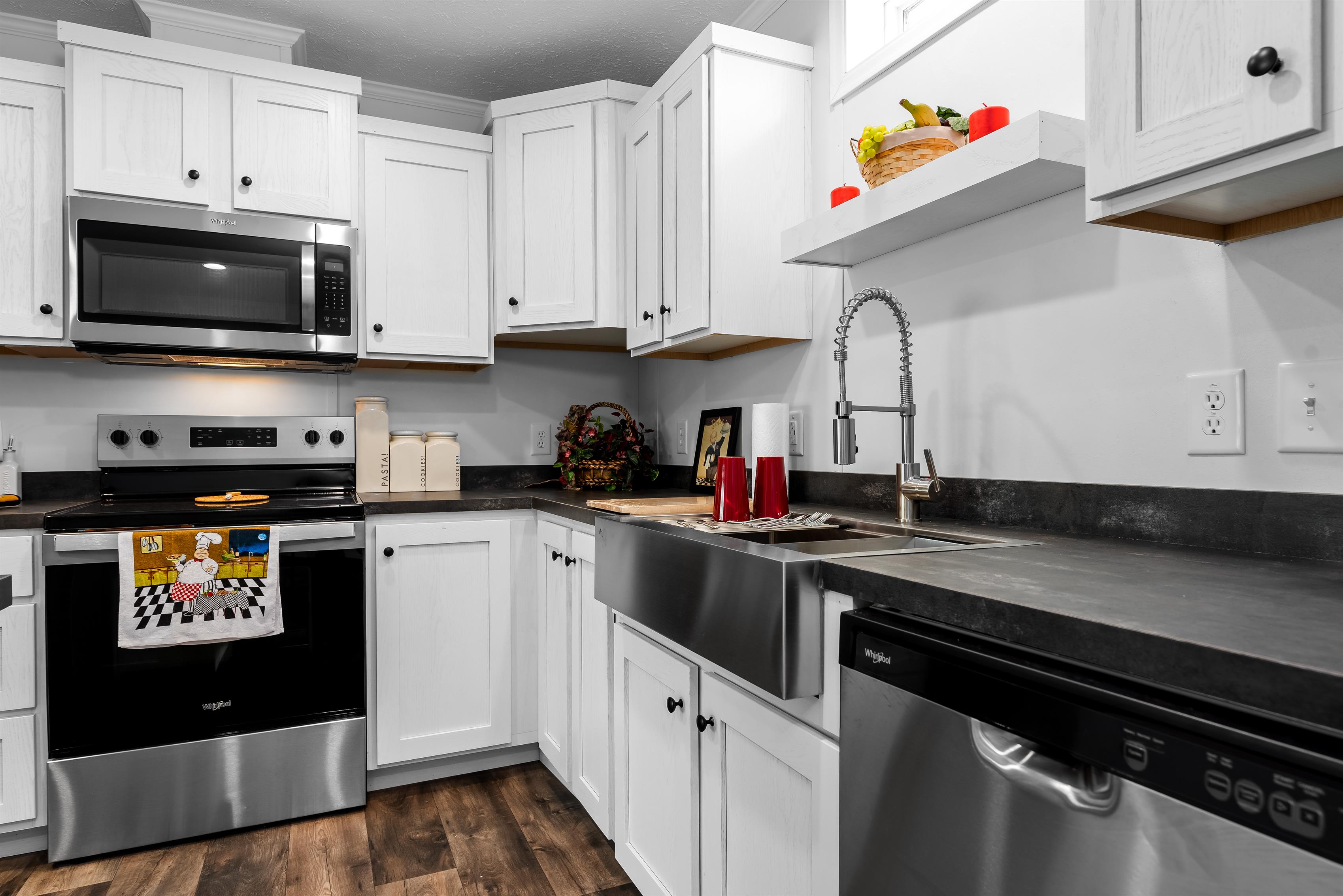 Center Manor - Image 3