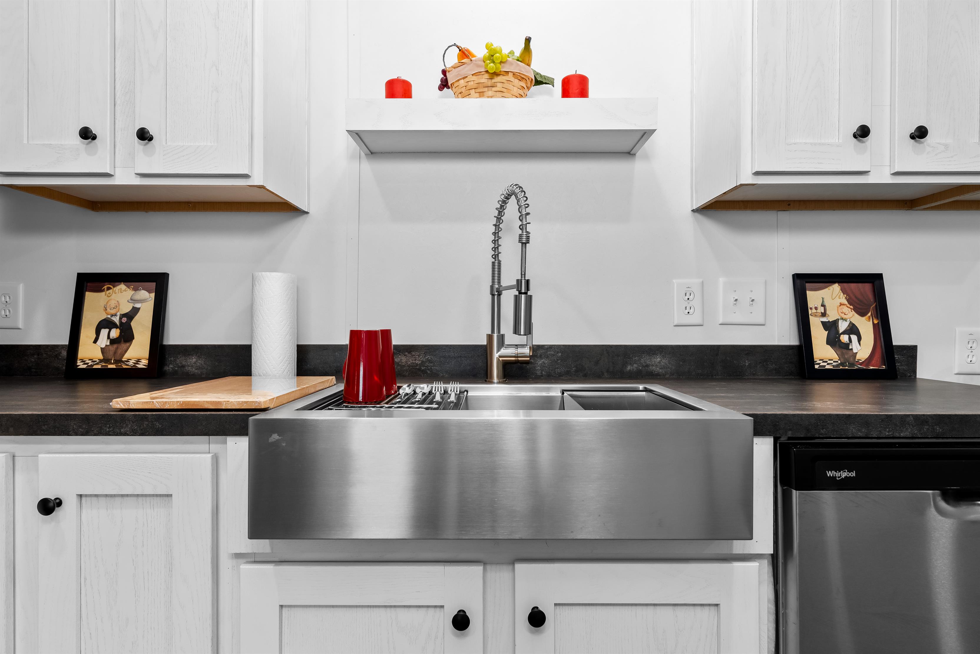 Center Manor - Image 4