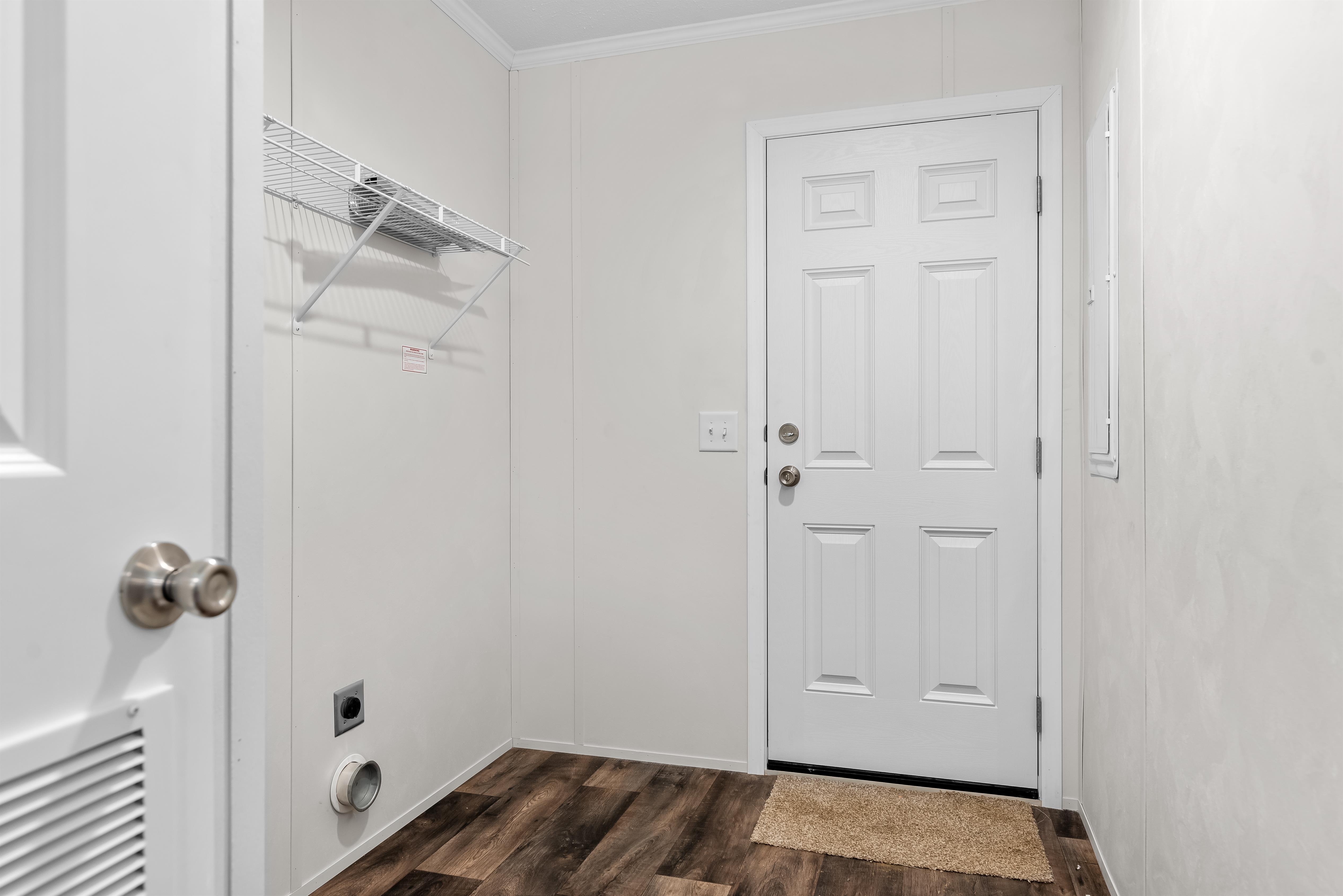 Center Manor - Image 5