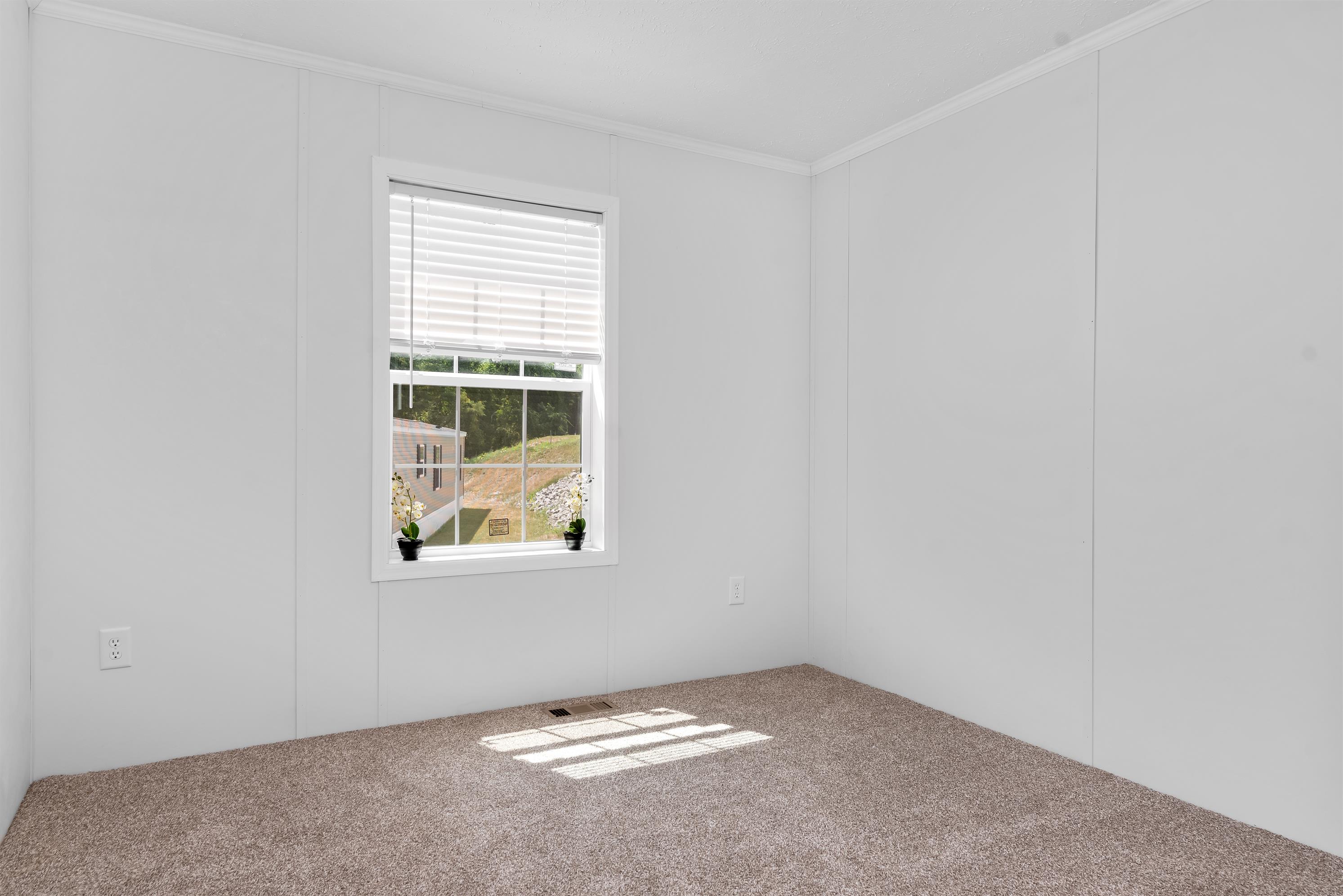 Center Manor - Image 6