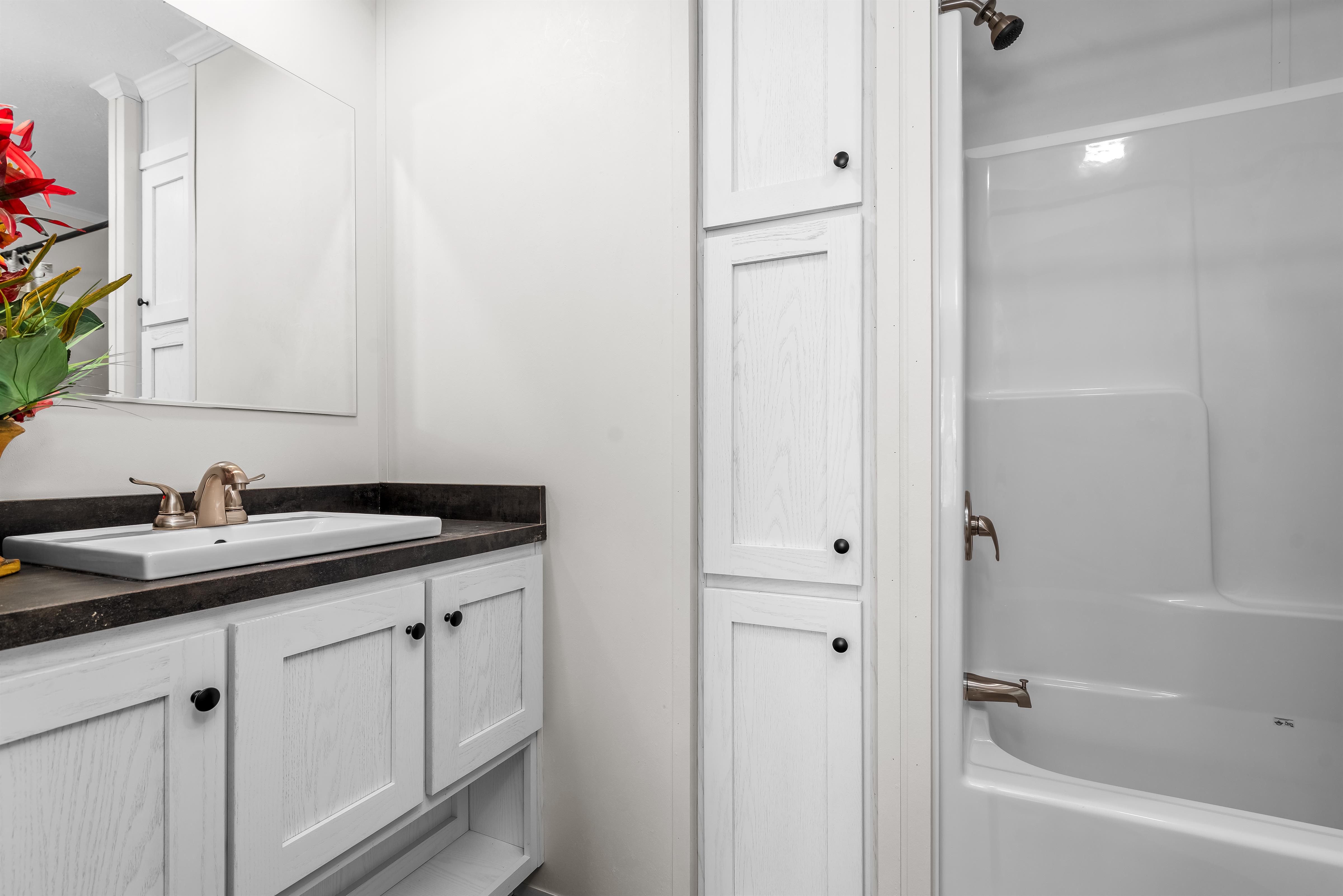 Center Manor - Image 11