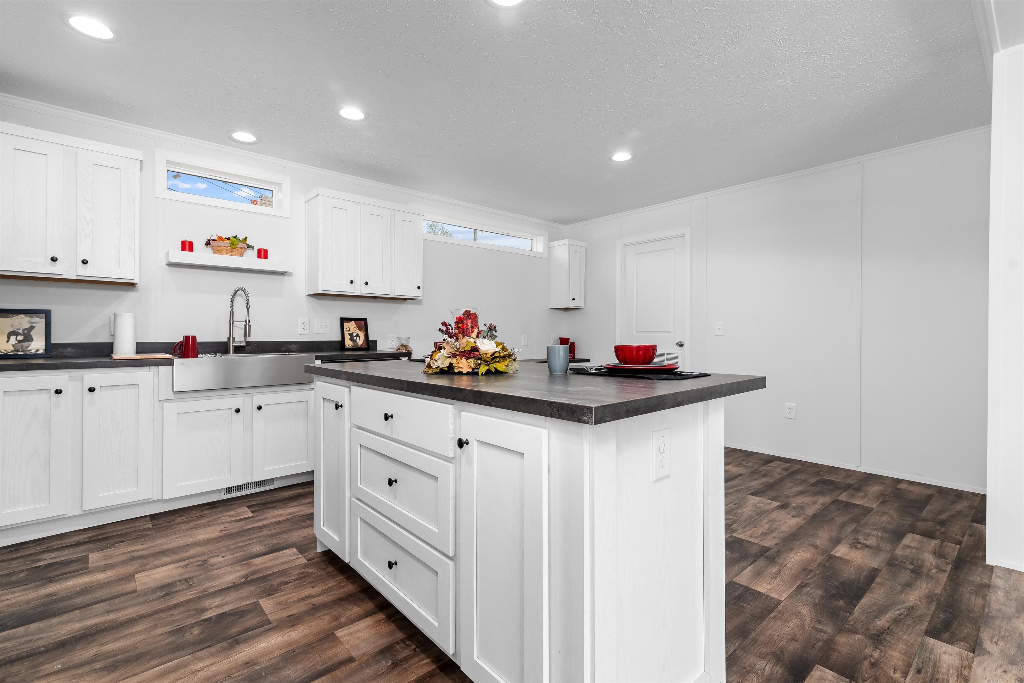 Center Manor - Image 16