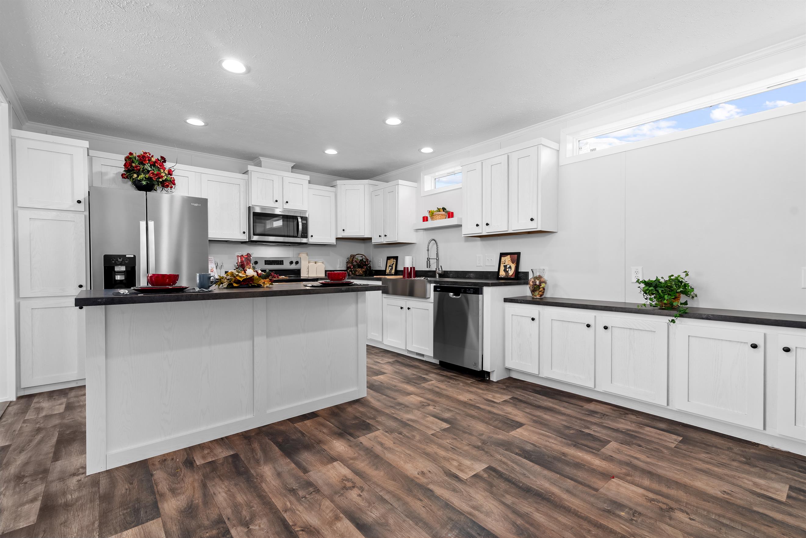 Center Manor - Image 18