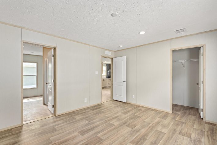 Saddle Creek - Image 8