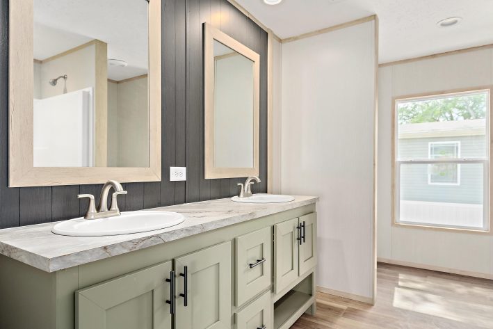 Saddle Creek - Image 9