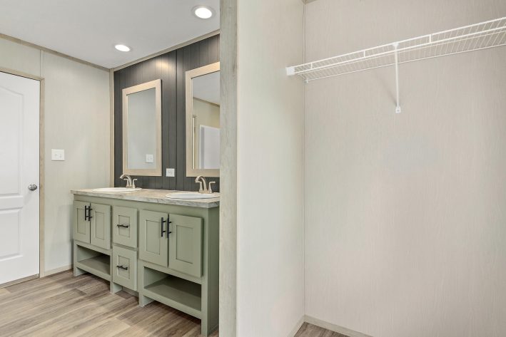 Saddle Creek - Image 11