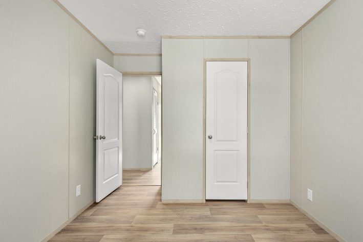 Saddle Creek - Image 18