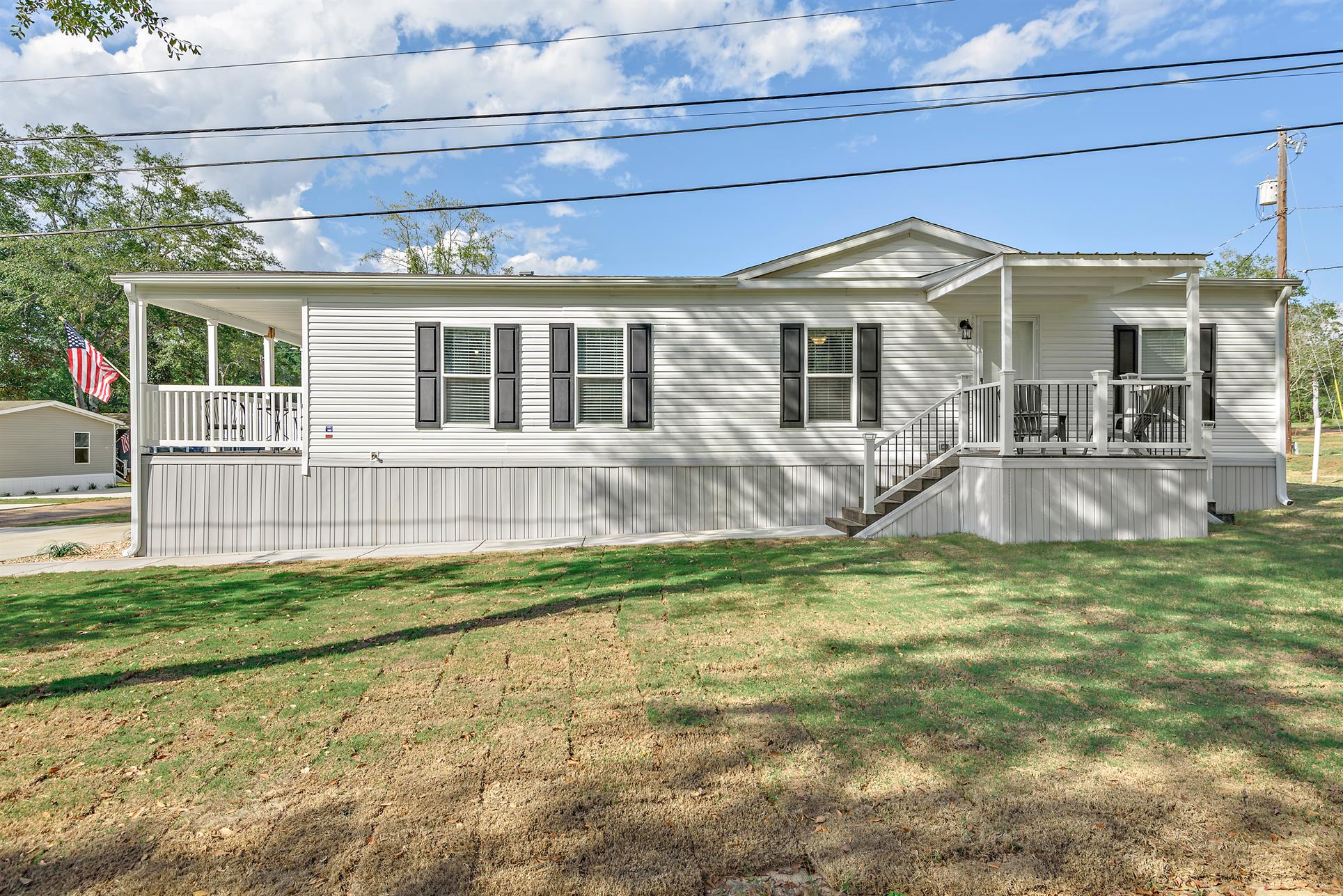 Saddle Creek - Image 31