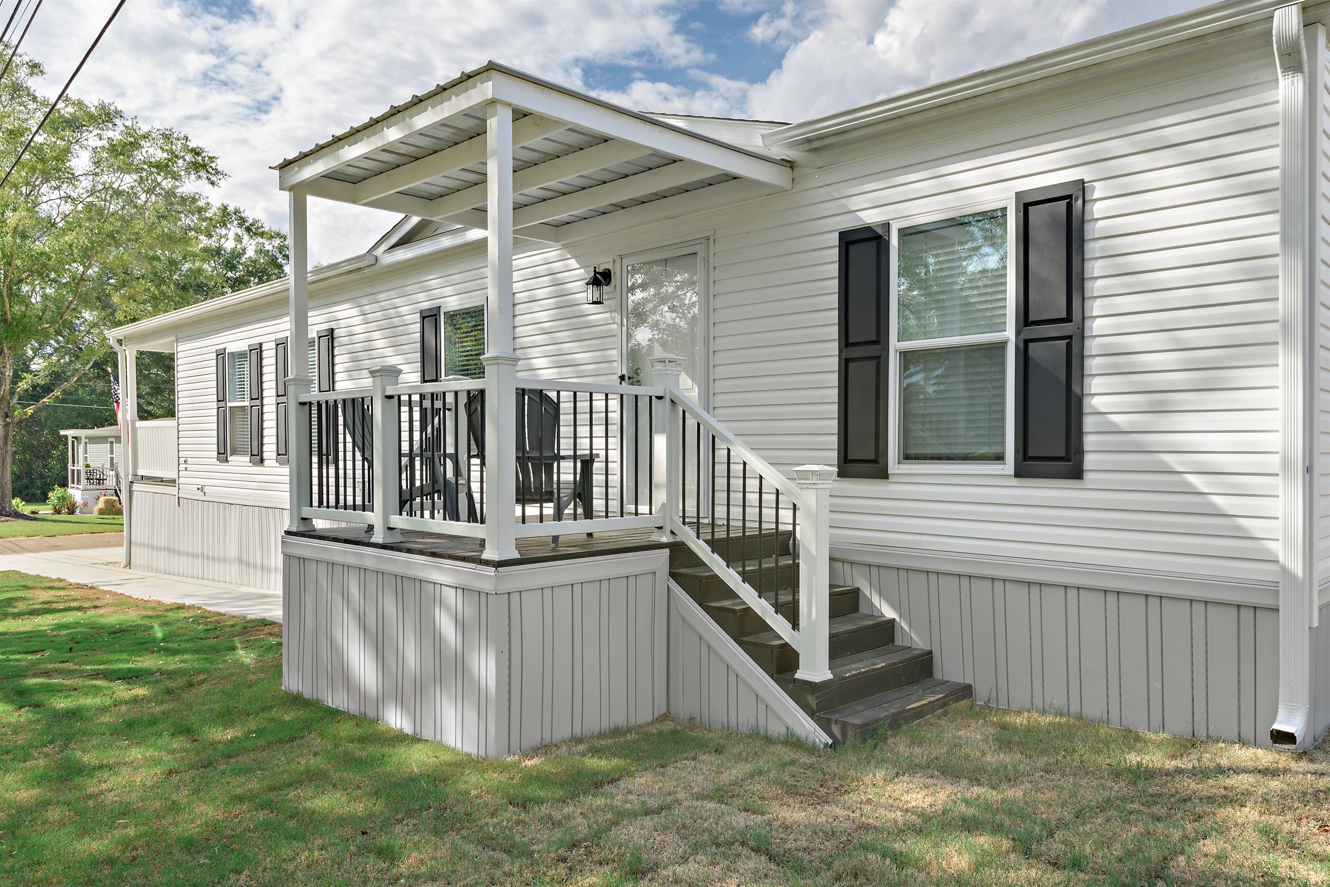 Saddle Creek - Image 32