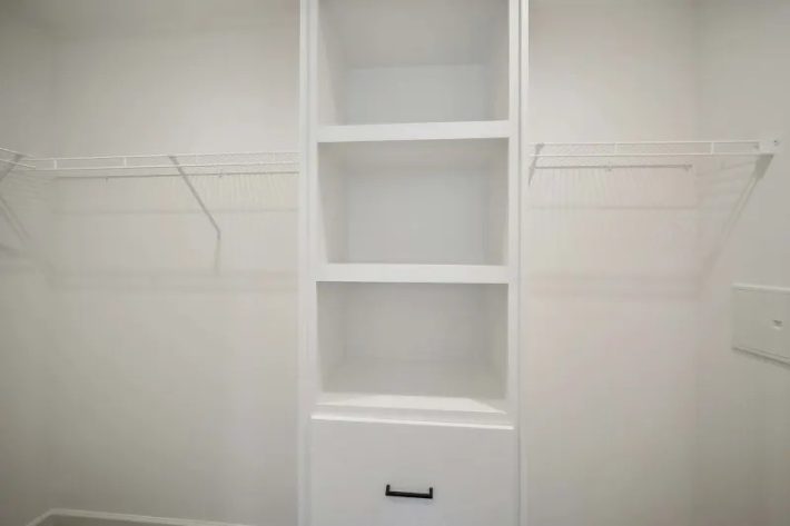 D & R Village - Image 7