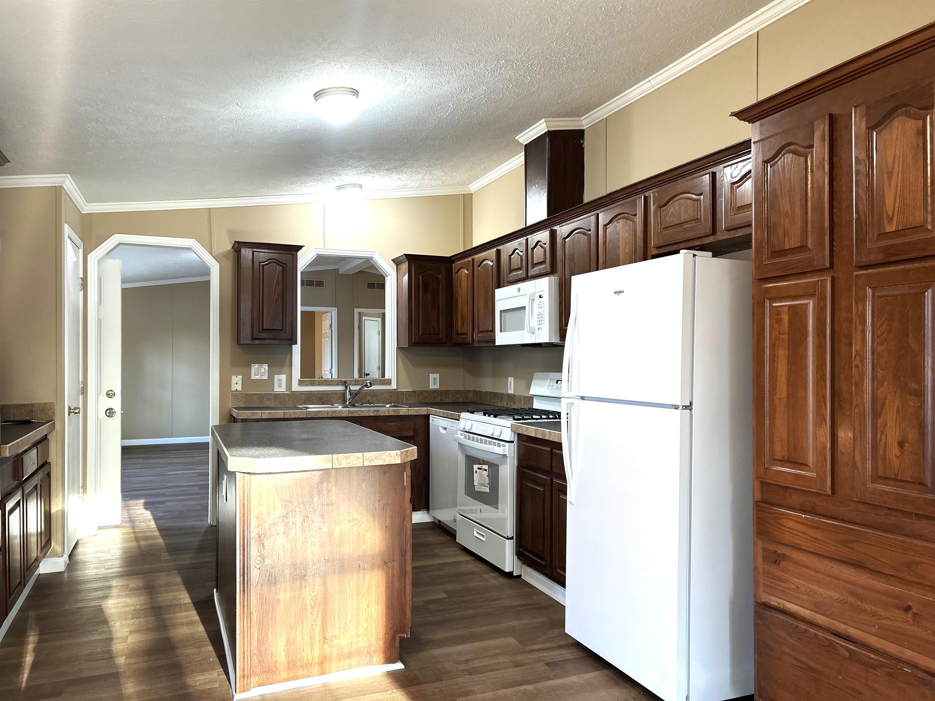 Fairview Manor - Image 6